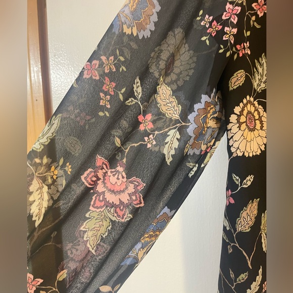 Vince Camuto Windsor Floral Chiffon Blouse Size M - Picture 6 of 9